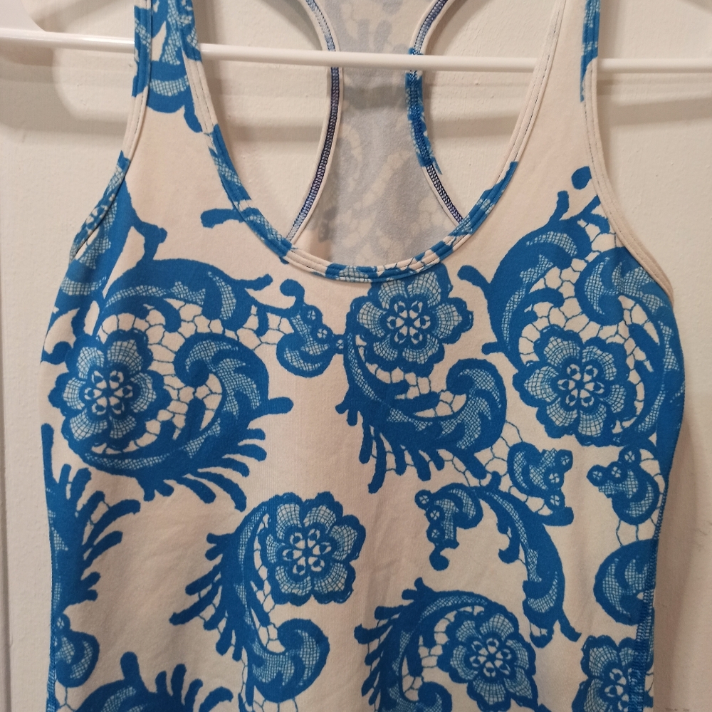Lululemon Sz 4 Cool Racerback Tank Top Small White Blue Floral Luon Yoga - Picture 3 of 9